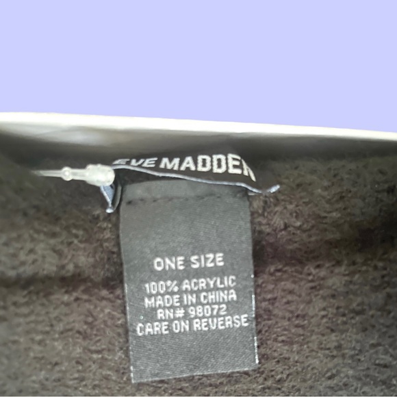 Steve Madden Black Beanie & Scarf Gift Set (NIB) - Picture 6 of 7